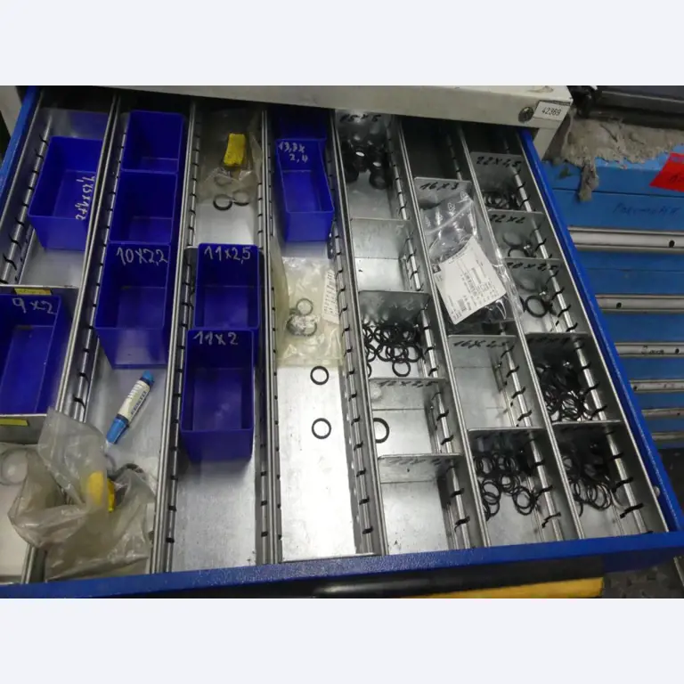 Maschinelle Einrichtung sowie Zubehör einer ehemaligen Tiefdruckerei-2