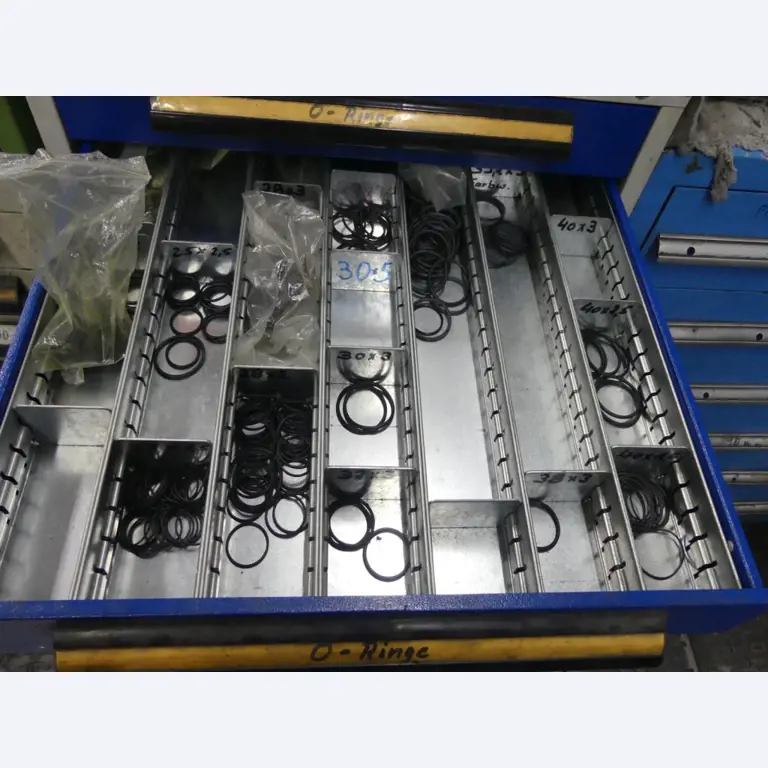 Maschinelle Einrichtung sowie Zubehör einer ehemaligen Tiefdruckerei-3