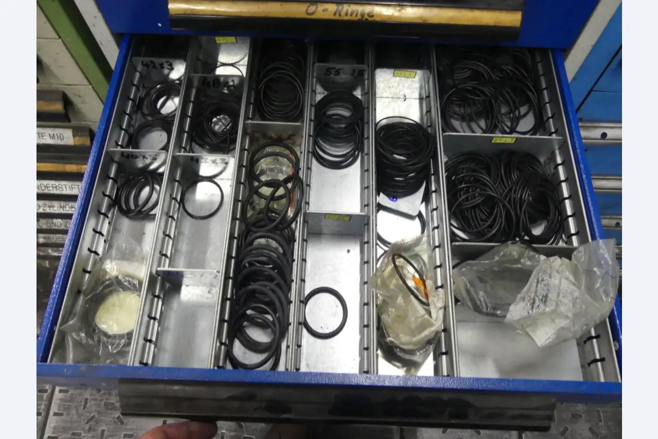 Maschinelle Einrichtung sowie Zubehör einer ehemaligen Tiefdruckerei-4