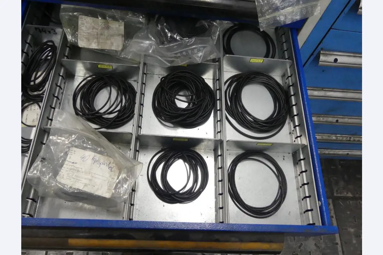 Maschinelle Einrichtung sowie Zubehör einer ehemaligen Tiefdruckerei-5