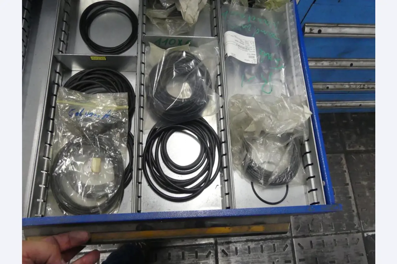 Maschinelle Einrichtung sowie Zubehör einer ehemaligen Tiefdruckerei-6