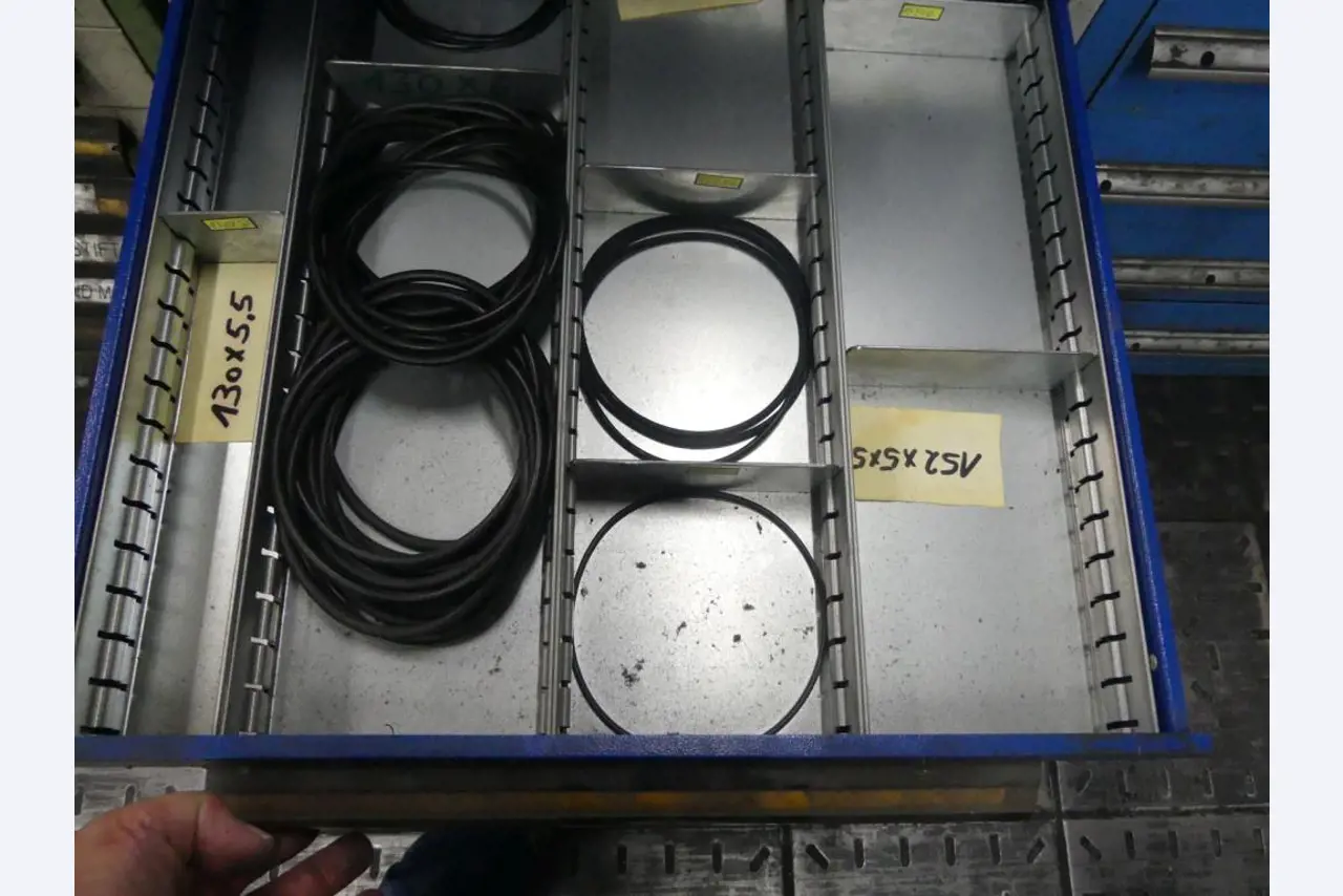 Maschinelle Einrichtung sowie Zubehör einer ehemaligen Tiefdruckerei-7