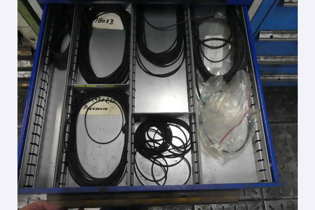 Maschinelle Einrichtung sowie Zubehör einer ehemaligen Tiefdruckerei-8