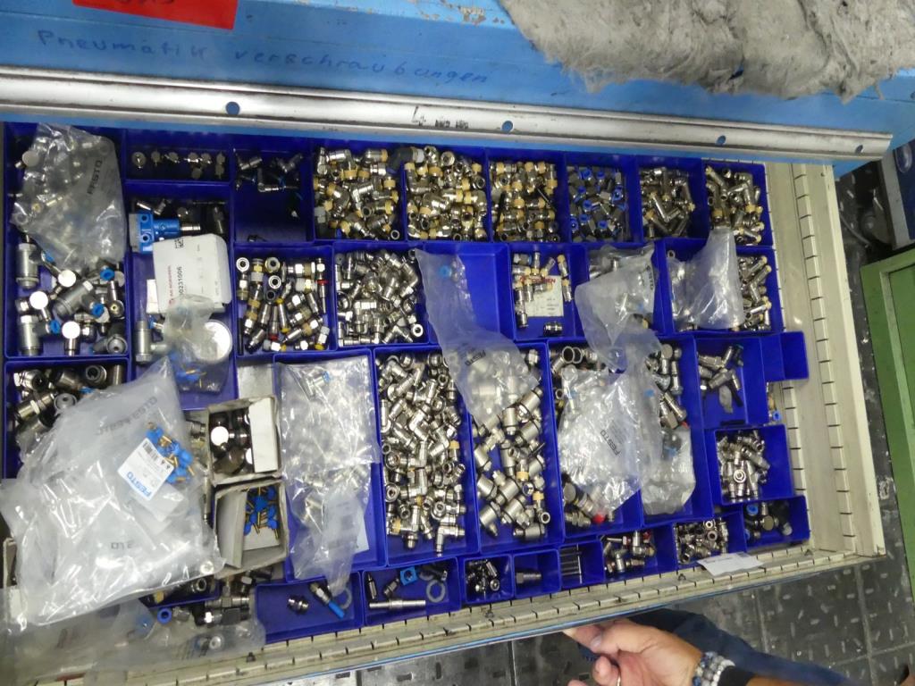 Maquinaria y accesorios de una antigua imprenta de huecograbado-3