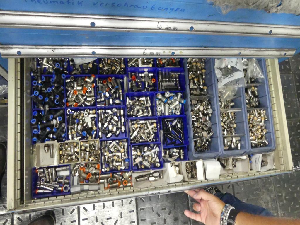 Maquinaria y accesorios de una antigua imprenta de huecograbado-4