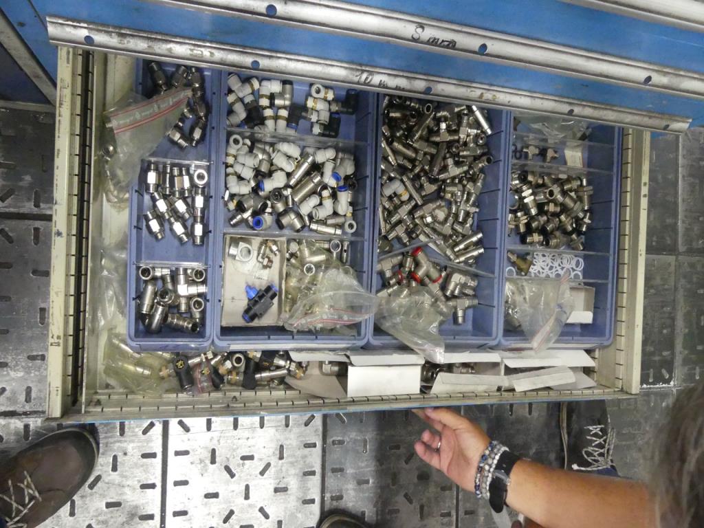 Maquinaria y accesorios de una antigua imprenta de huecograbado-6