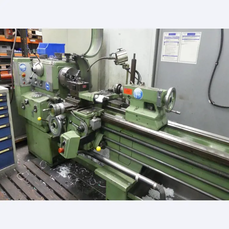 Equipement mécanique et accessoires d'une ancienne imprimerie en héliogravure-2