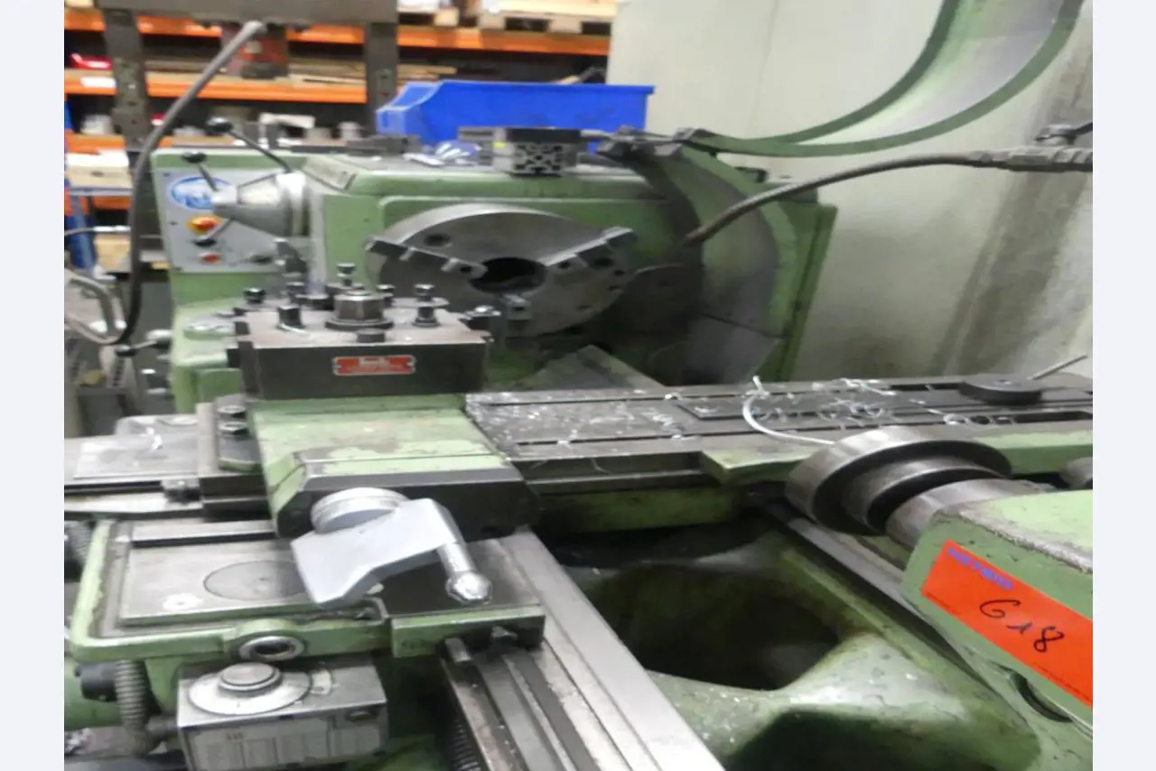 Equipement mécanique et accessoires d'une ancienne imprimerie en héliogravure-4