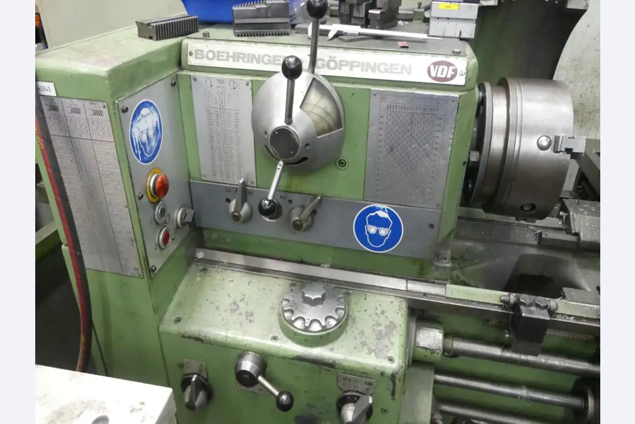 Equipement mécanique et accessoires d'une ancienne imprimerie en héliogravure-5