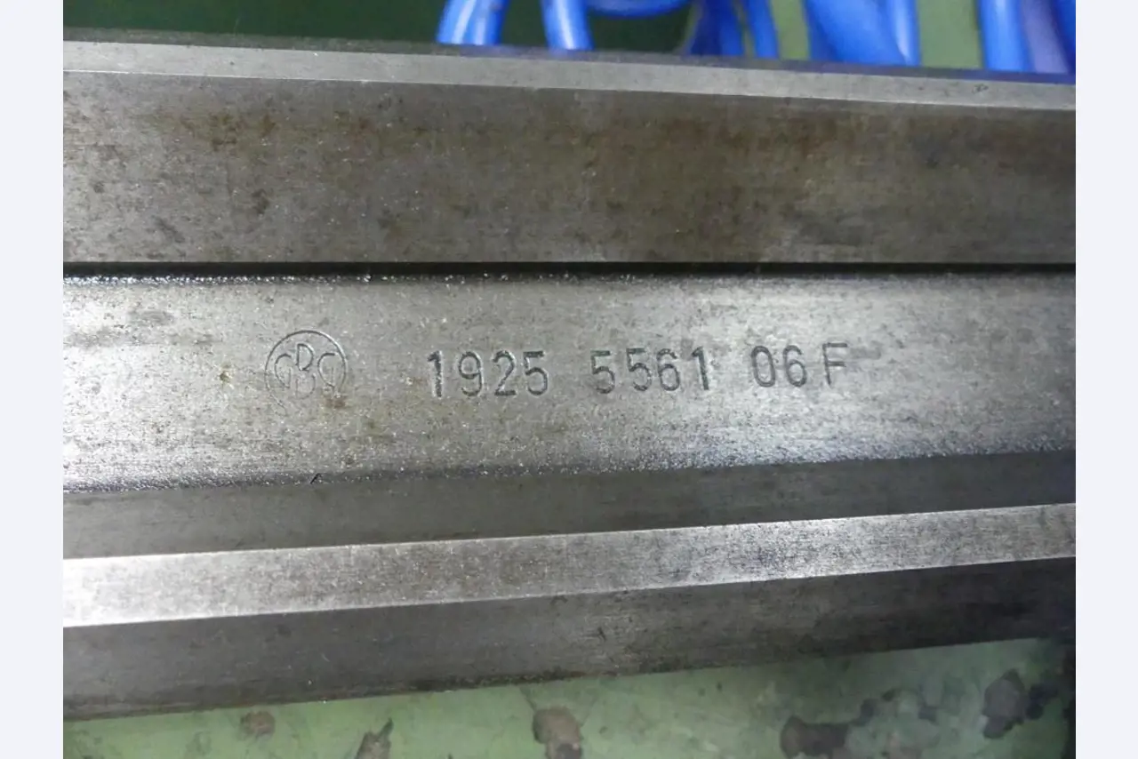 Equipement mécanique et accessoires d'une ancienne imprimerie en héliogravure-7