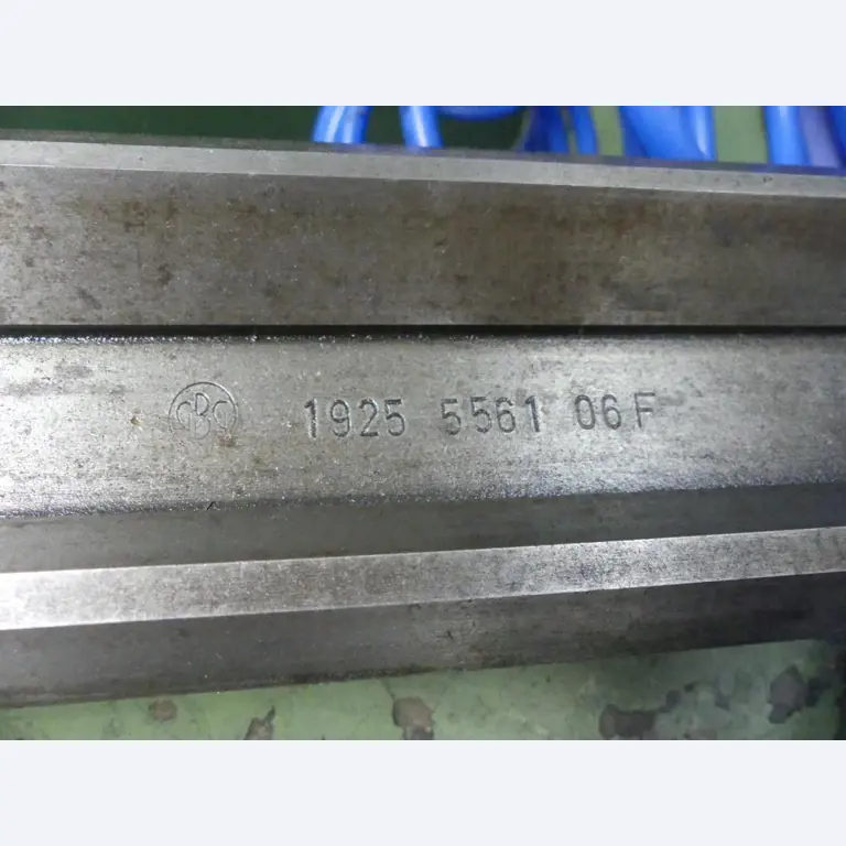 Equipement mécanique et accessoires d'une ancienne imprimerie en héliogravure-7