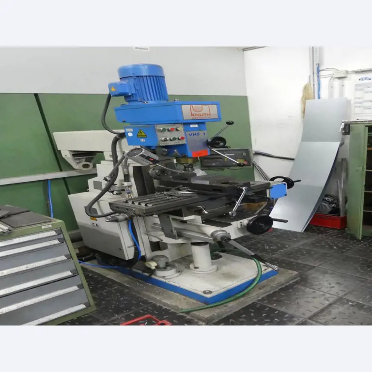 Equipement mécanique et accessoires d'une ancienne imprimerie en héliogravure-1