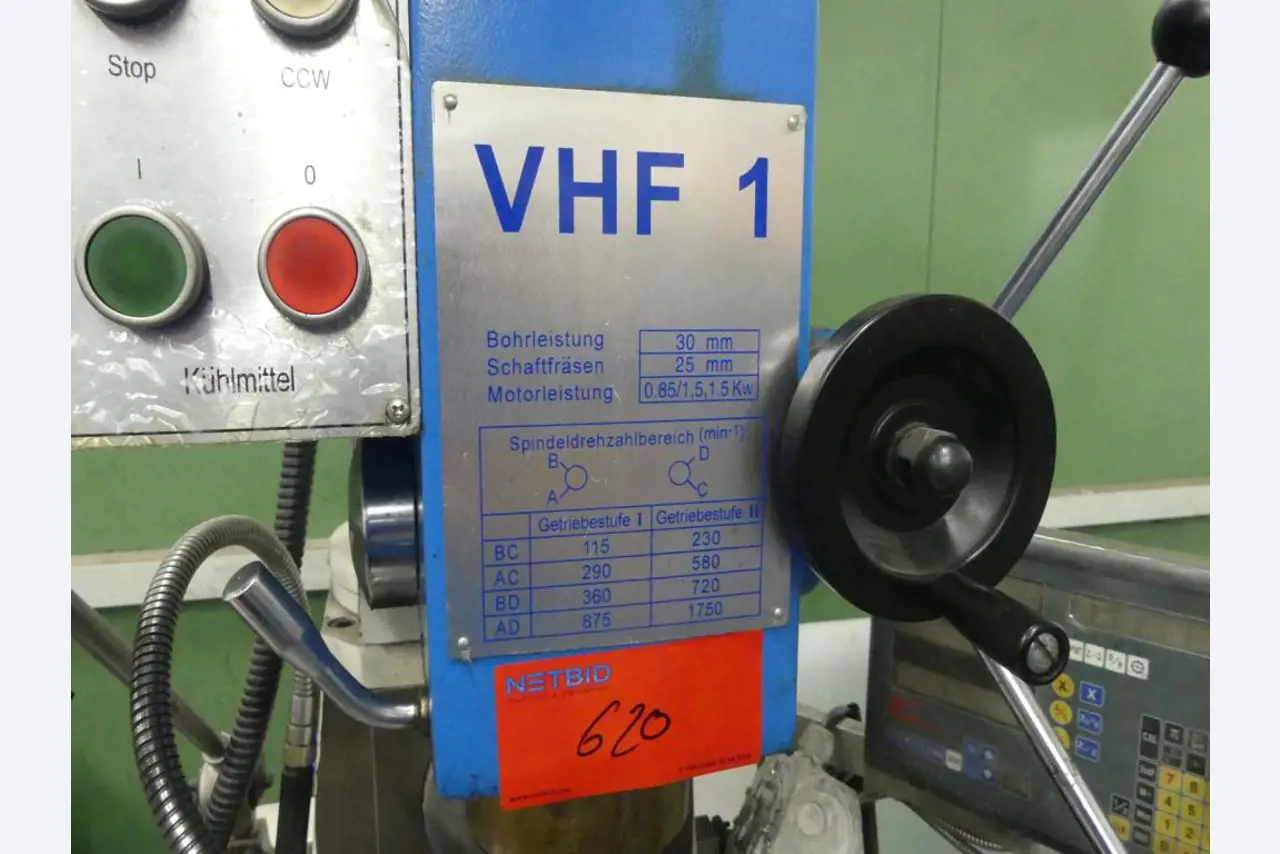 Equipement mécanique et accessoires d'une ancienne imprimerie en héliogravure-2