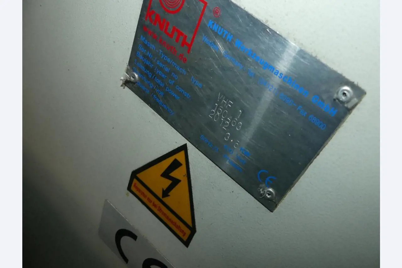 Equipement mécanique et accessoires d'une ancienne imprimerie en héliogravure-4