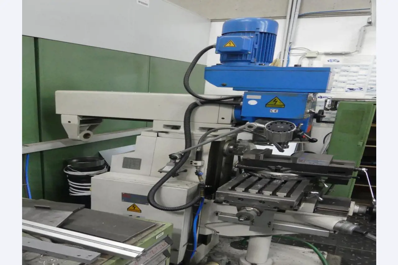 Equipement mécanique et accessoires d'une ancienne imprimerie en héliogravure-5