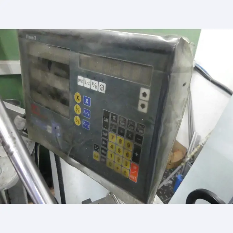 Equipement mécanique et accessoires d'une ancienne imprimerie en héliogravure-6