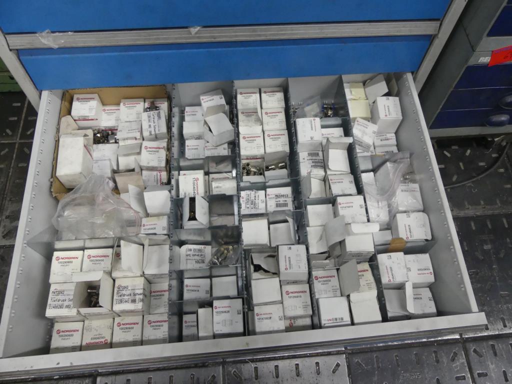 Maquinaria y accesorios de una antigua imprenta de huecograbado-9