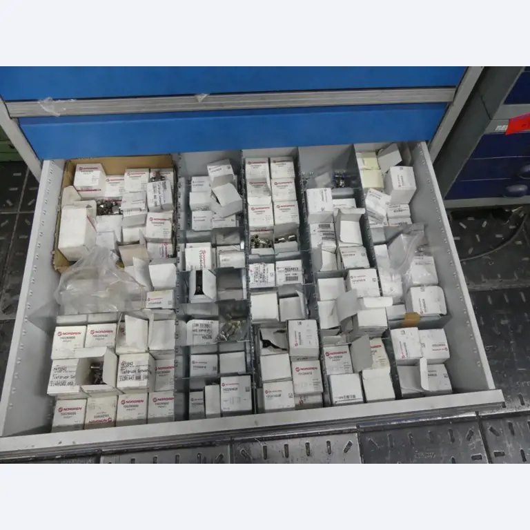 Maquinaria y accesorios de una antigua imprenta de huecograbado-9