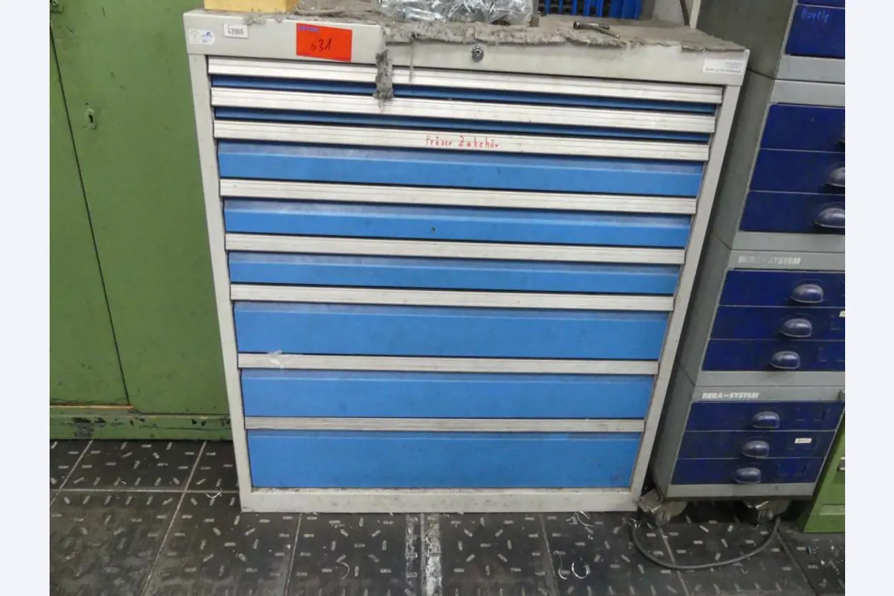 Maquinaria y accesorios de una antigua imprenta de huecograbado-1