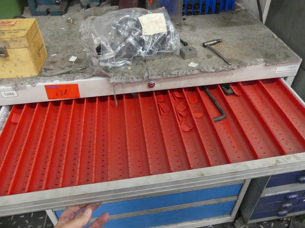 Maquinaria y accesorios de una antigua imprenta de huecograbado-2