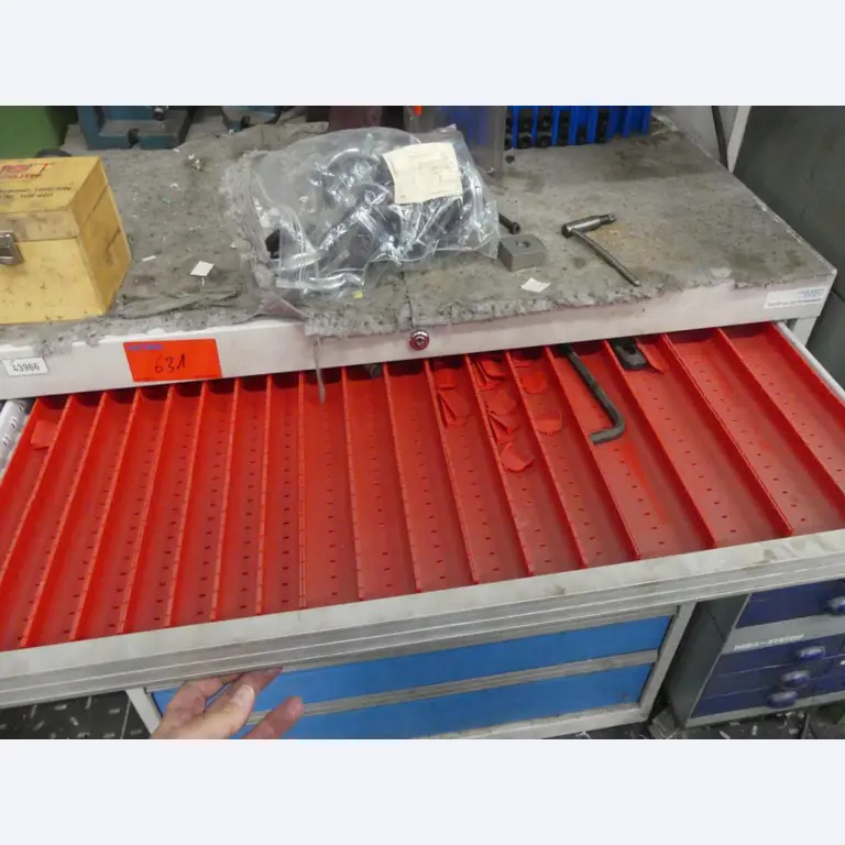 Maquinaria y accesorios de una antigua imprenta de huecograbado-2