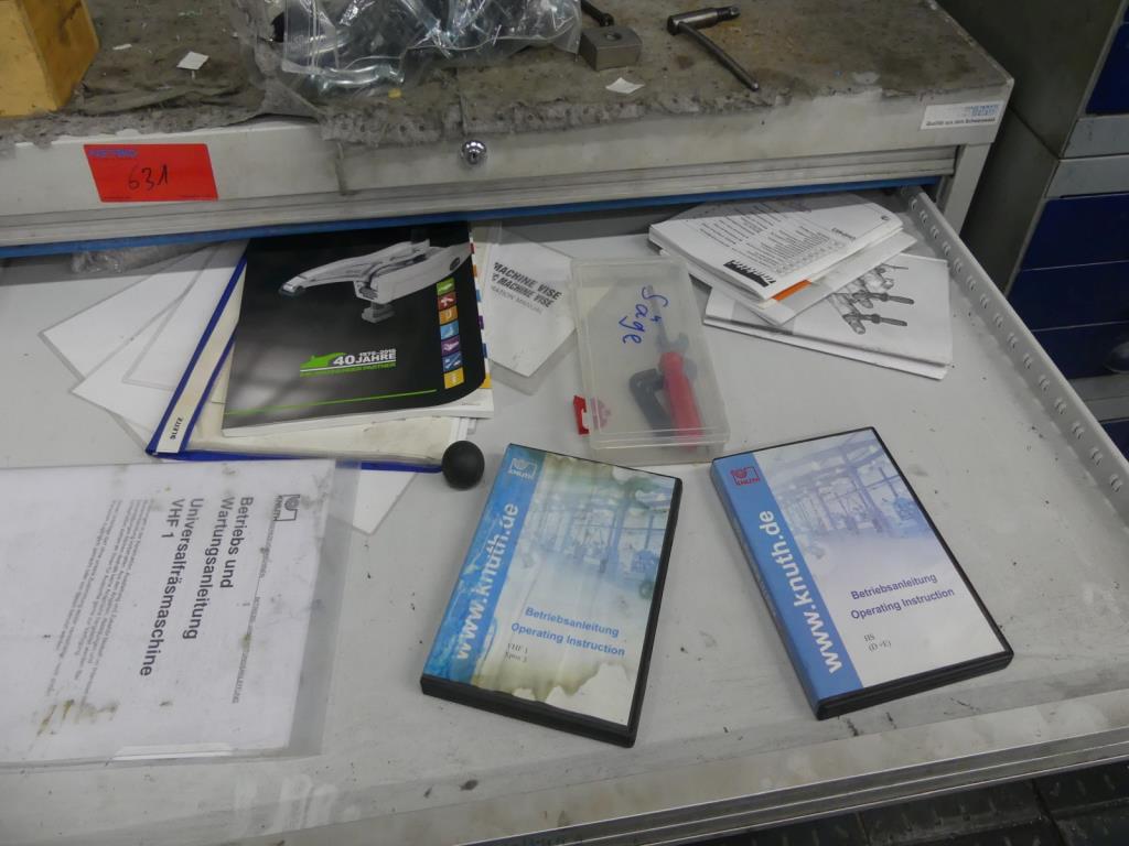 Maquinaria y accesorios de una antigua imprenta de huecograbado-3