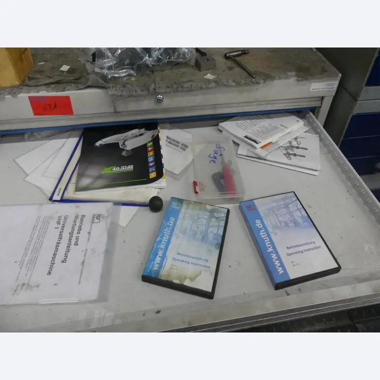 Maquinaria y accesorios de una antigua imprenta de huecograbado-3