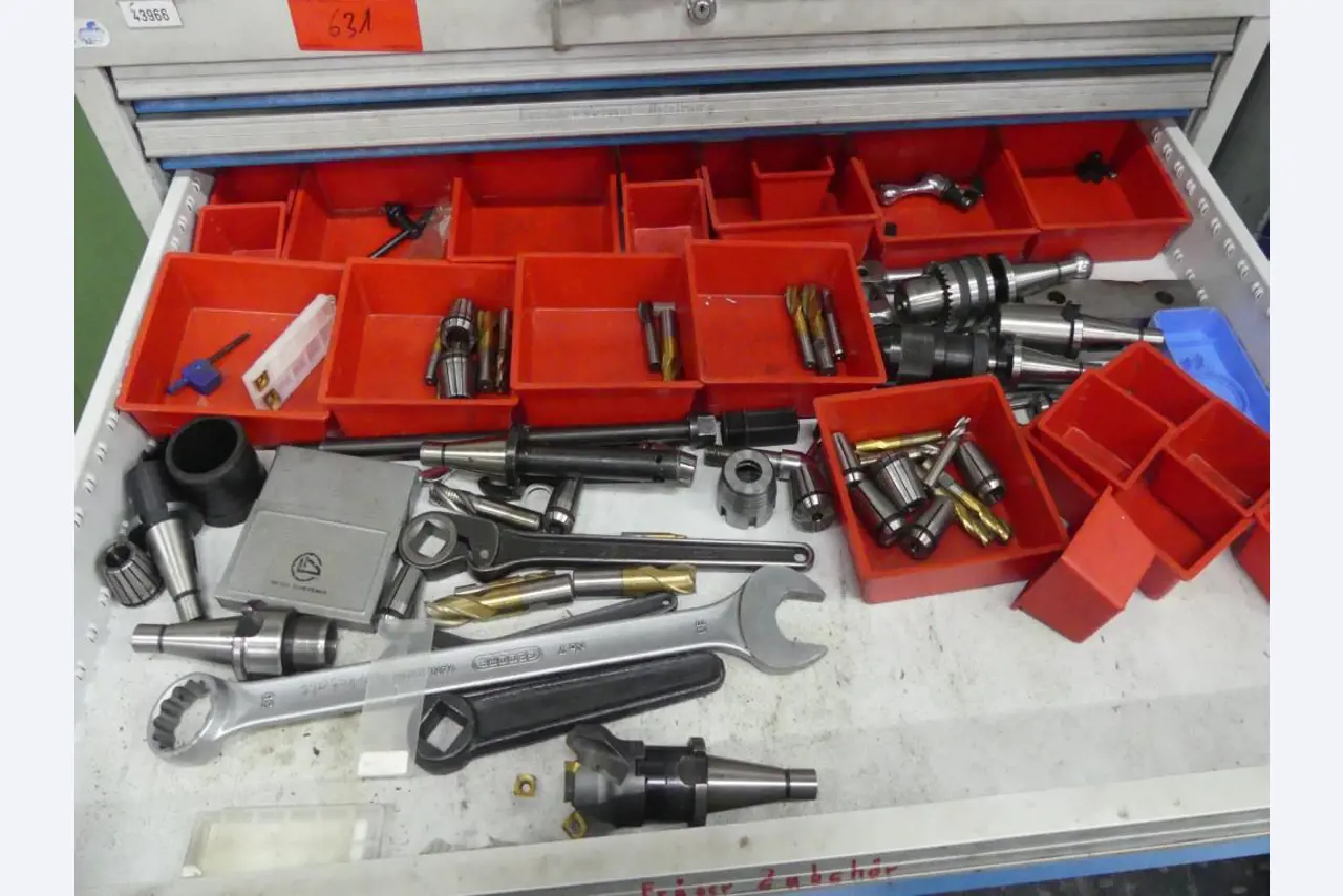 Maquinaria y accesorios de una antigua imprenta de huecograbado-4