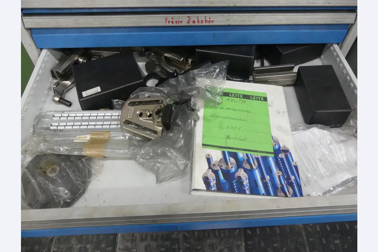 Maquinaria y accesorios de una antigua imprenta de huecograbado-5