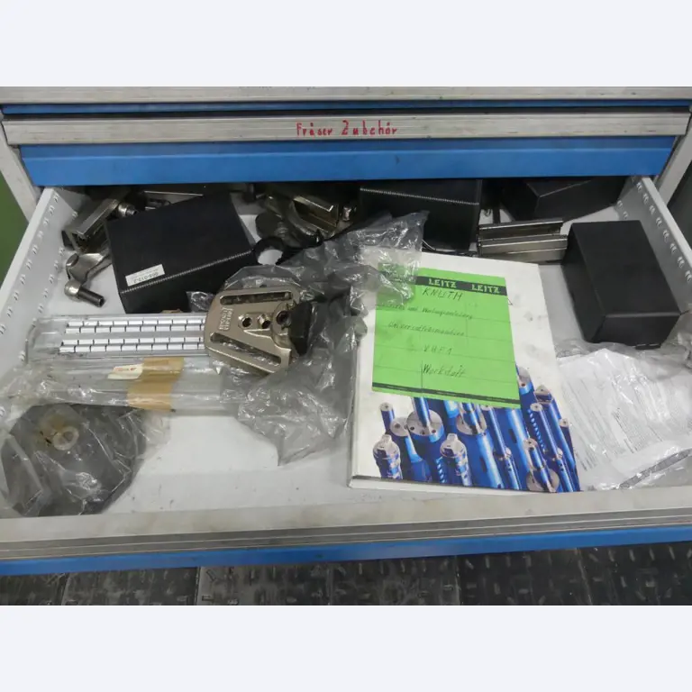 Maquinaria y accesorios de una antigua imprenta de huecograbado-5