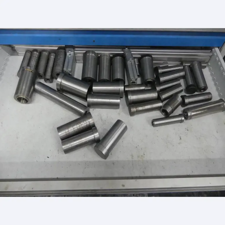 Maquinaria y accesorios de una antigua imprenta de huecograbado-6