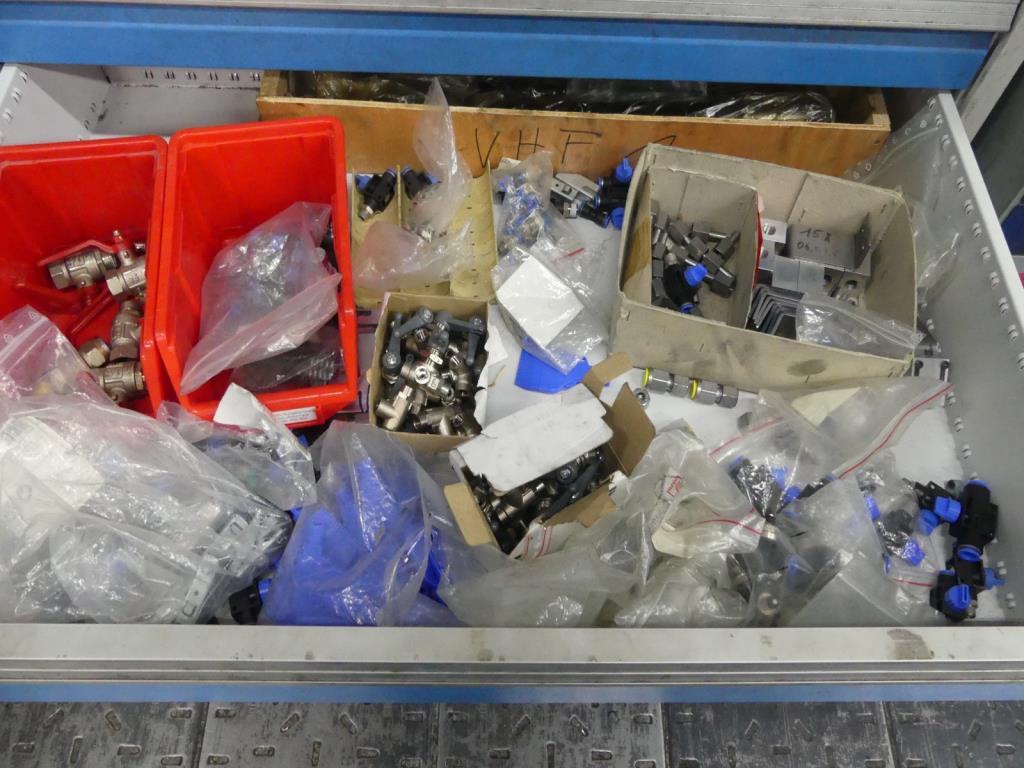 Maquinaria y accesorios de una antigua imprenta de huecograbado-7