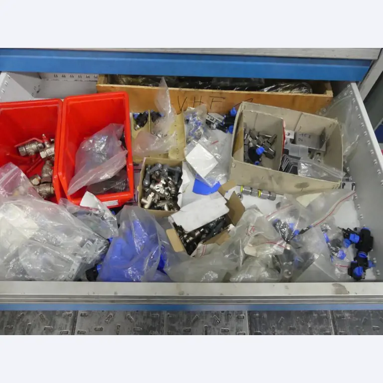 Maquinaria y accesorios de una antigua imprenta de huecograbado-7