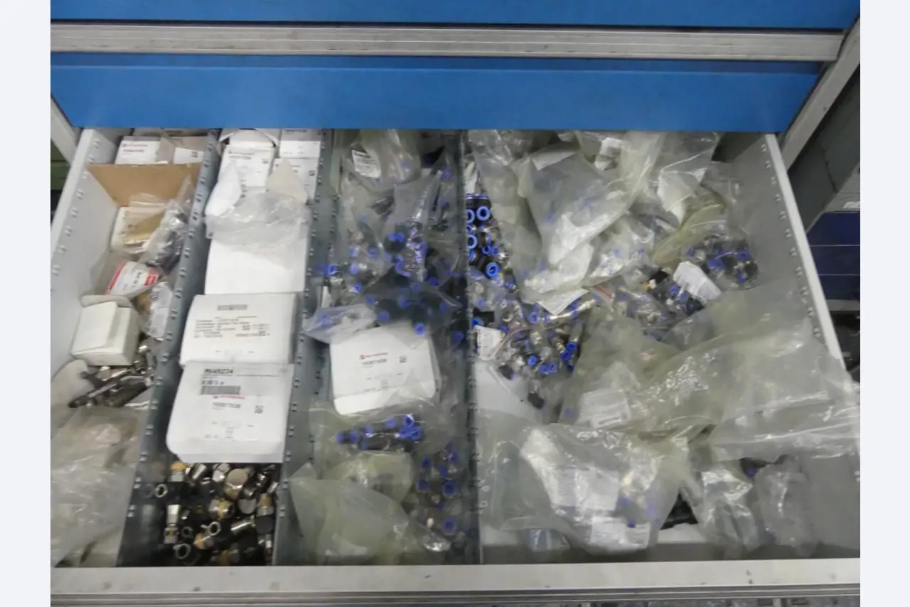 Maquinaria y accesorios de una antigua imprenta de huecograbado-8