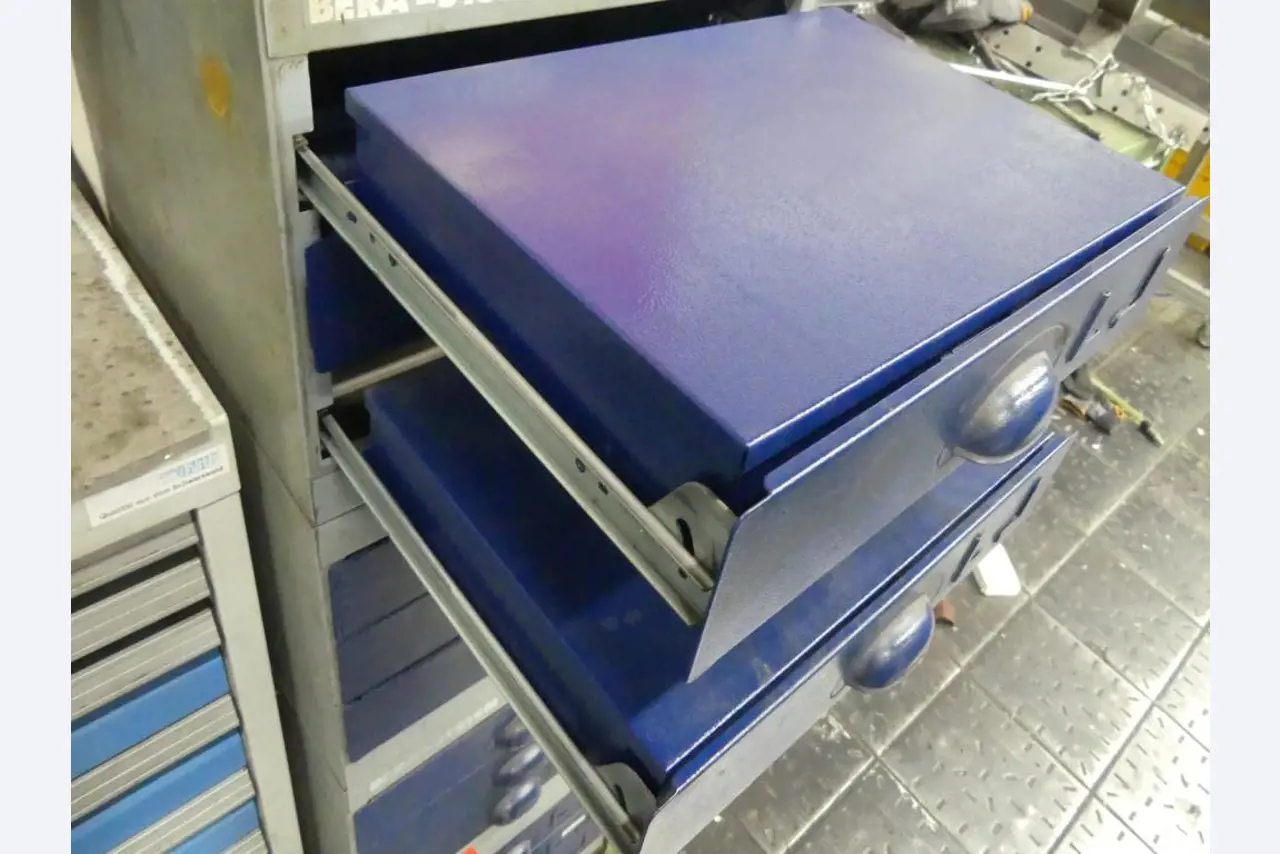 Stroje a příslušenství z bývalé hlubotiskové tiskárny-2