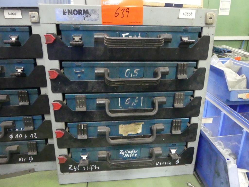 Maquinaria y accesorios de una antigua imprenta de huecograbado-1