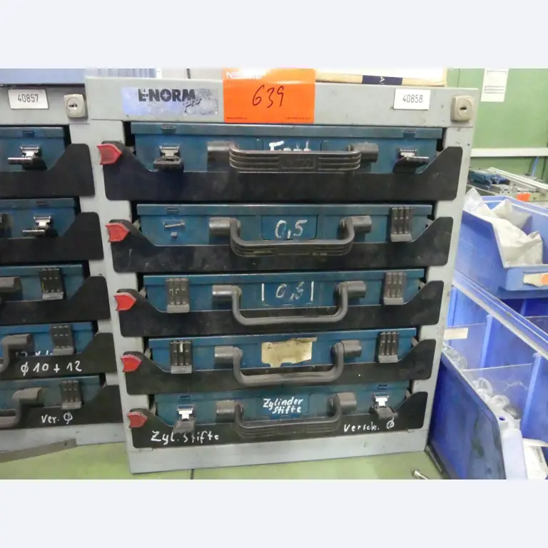 Maquinaria y accesorios de una antigua imprenta de huecograbado-1