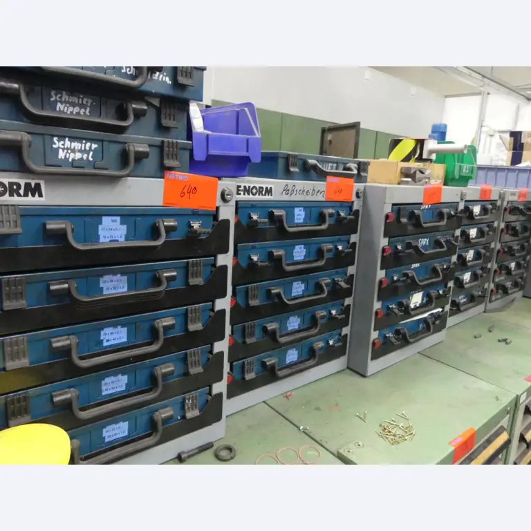 Maschinelle Einrichtung sowie Zubehör einer ehemaligen Tiefdruckerei-2