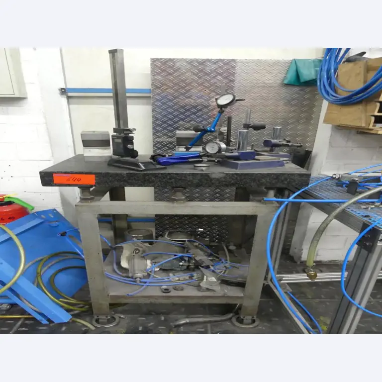 Maquinaria y accesorios de una antigua imprenta de huecograbado-1