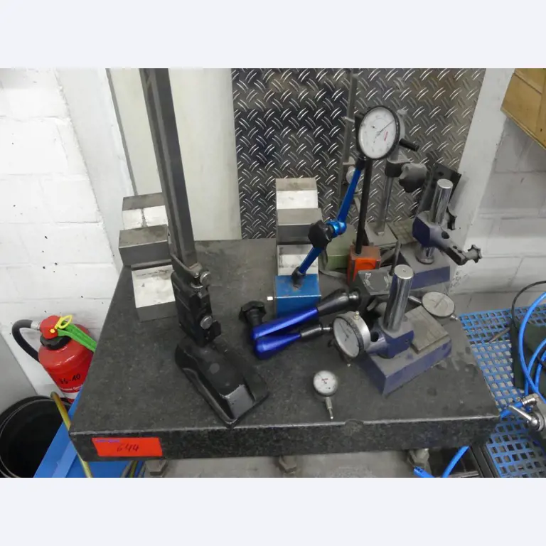 Maquinaria y accesorios de una antigua imprenta de huecograbado-2