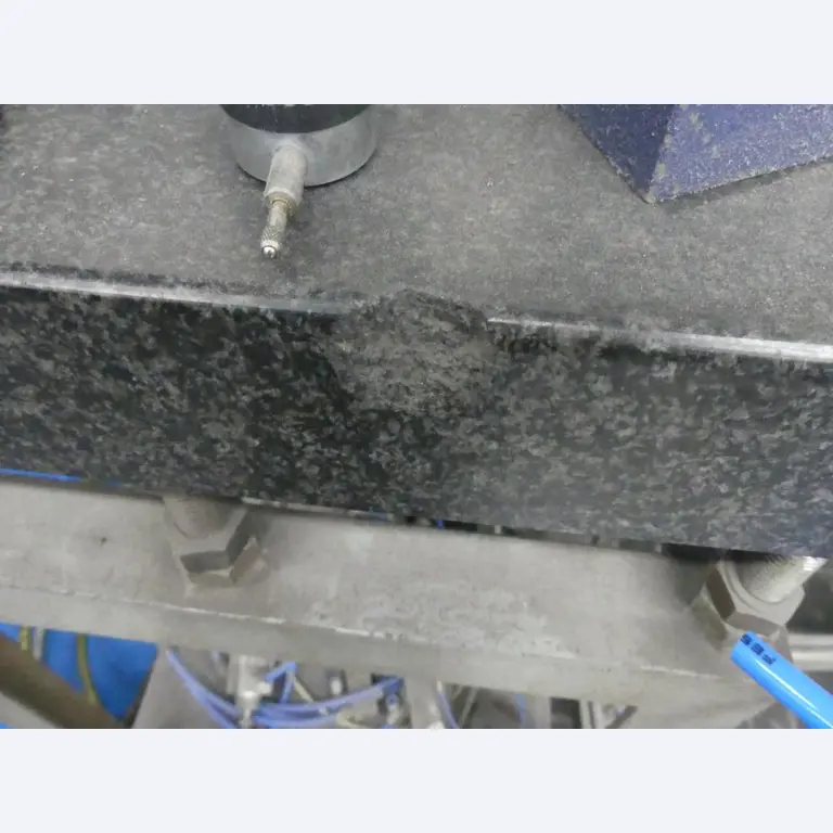 Maquinaria y accesorios de una antigua imprenta de huecograbado-3