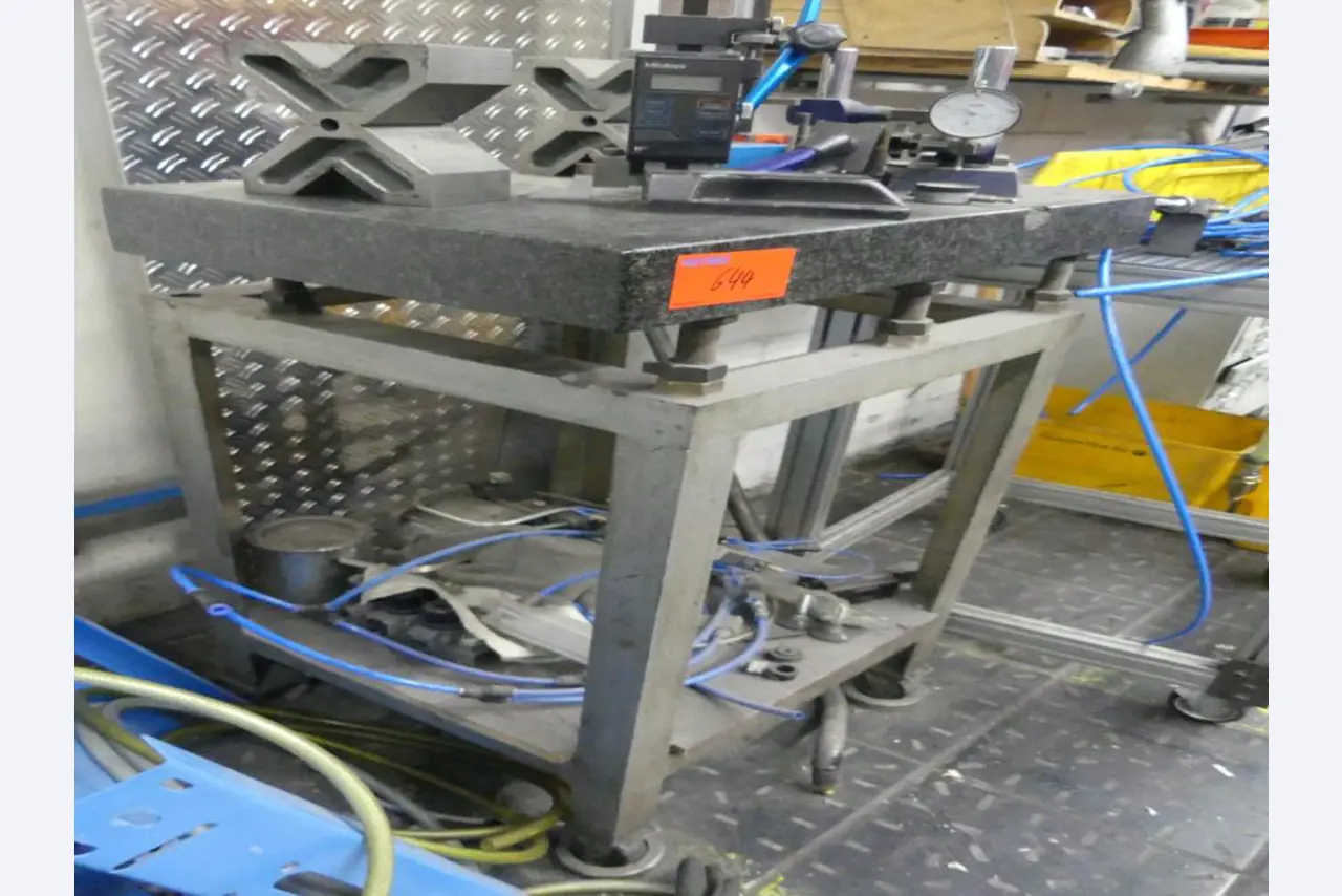 Maquinaria y accesorios de una antigua imprenta de huecograbado-4