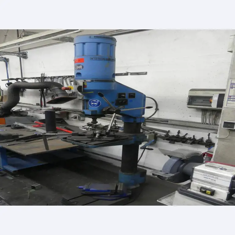 Maquinaria y accesorios de una antigua imprenta de huecograbado-1