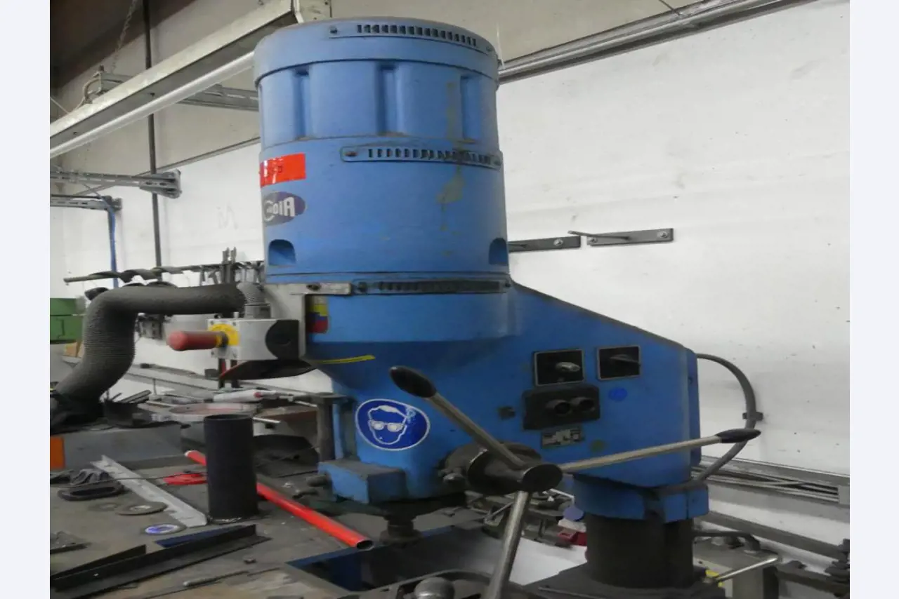 Maquinaria y accesorios de una antigua imprenta de huecograbado-2