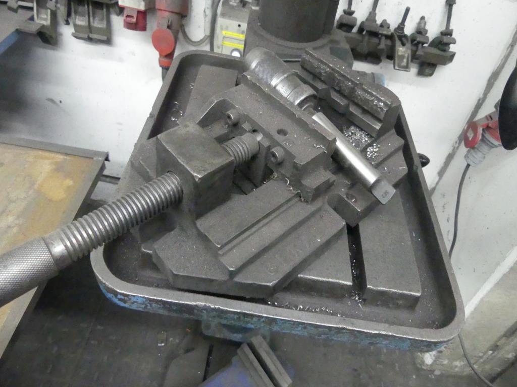 Maquinaria y accesorios de una antigua imprenta de huecograbado-5