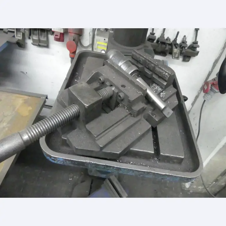 Maquinaria y accesorios de una antigua imprenta de huecograbado-5