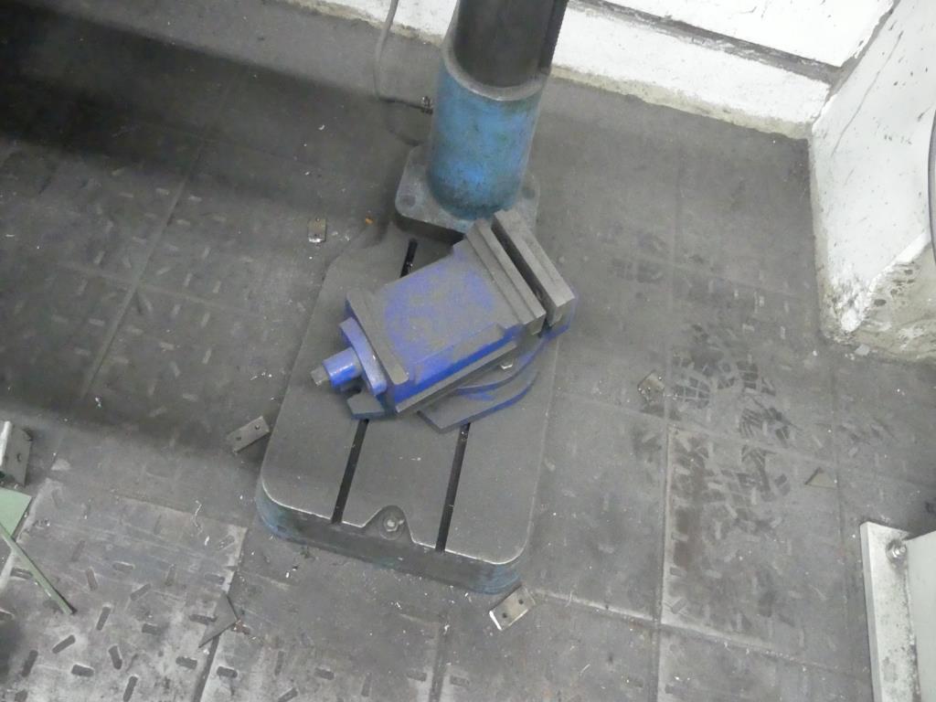 Maquinaria y accesorios de una antigua imprenta de huecograbado-6