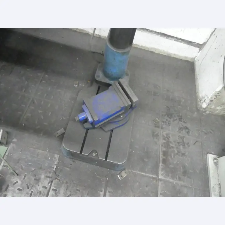 Maquinaria y accesorios de una antigua imprenta de huecograbado-6