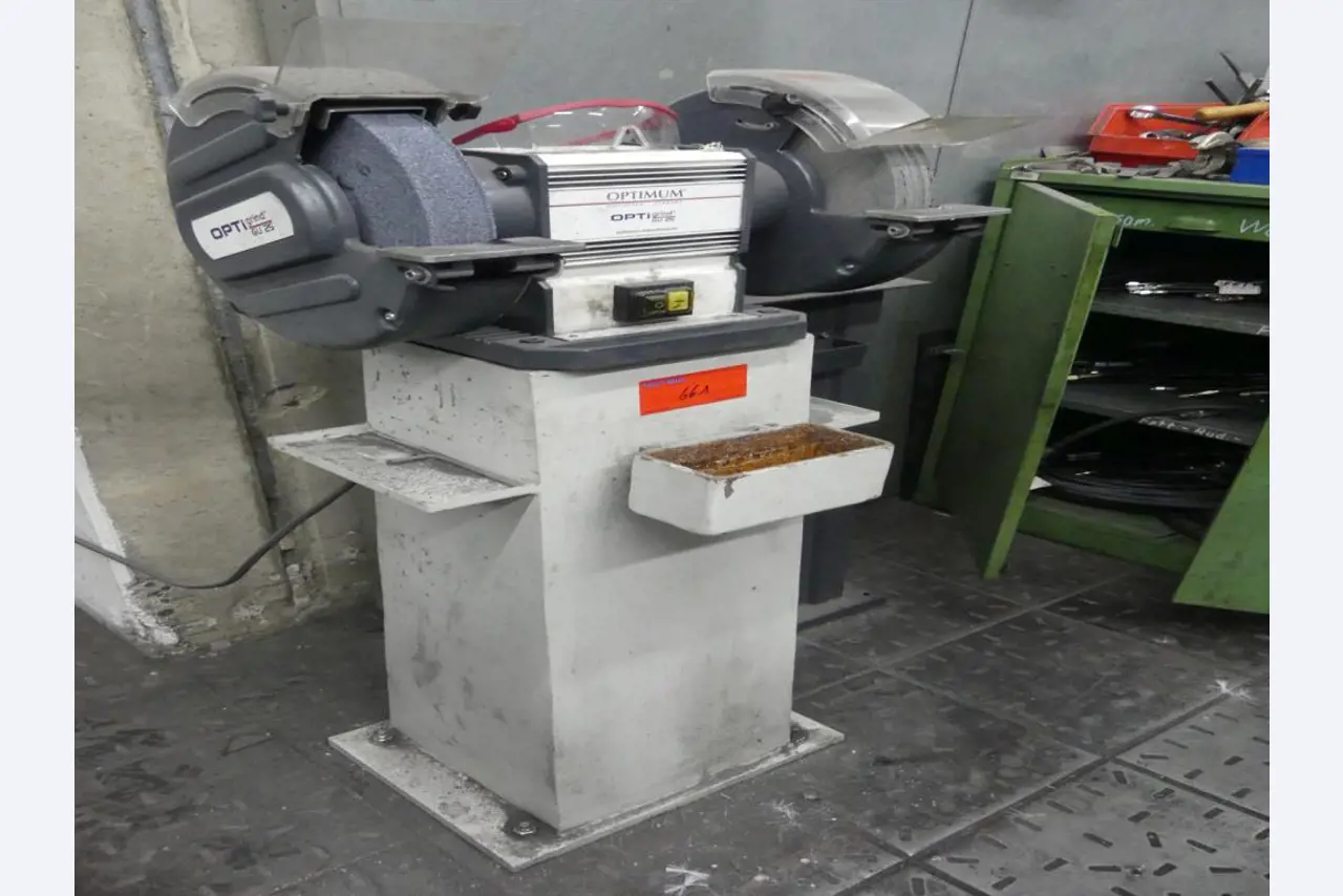 Maschinelle Einrichtung sowie Zubehör einer ehemaligen Tiefdruckerei-1