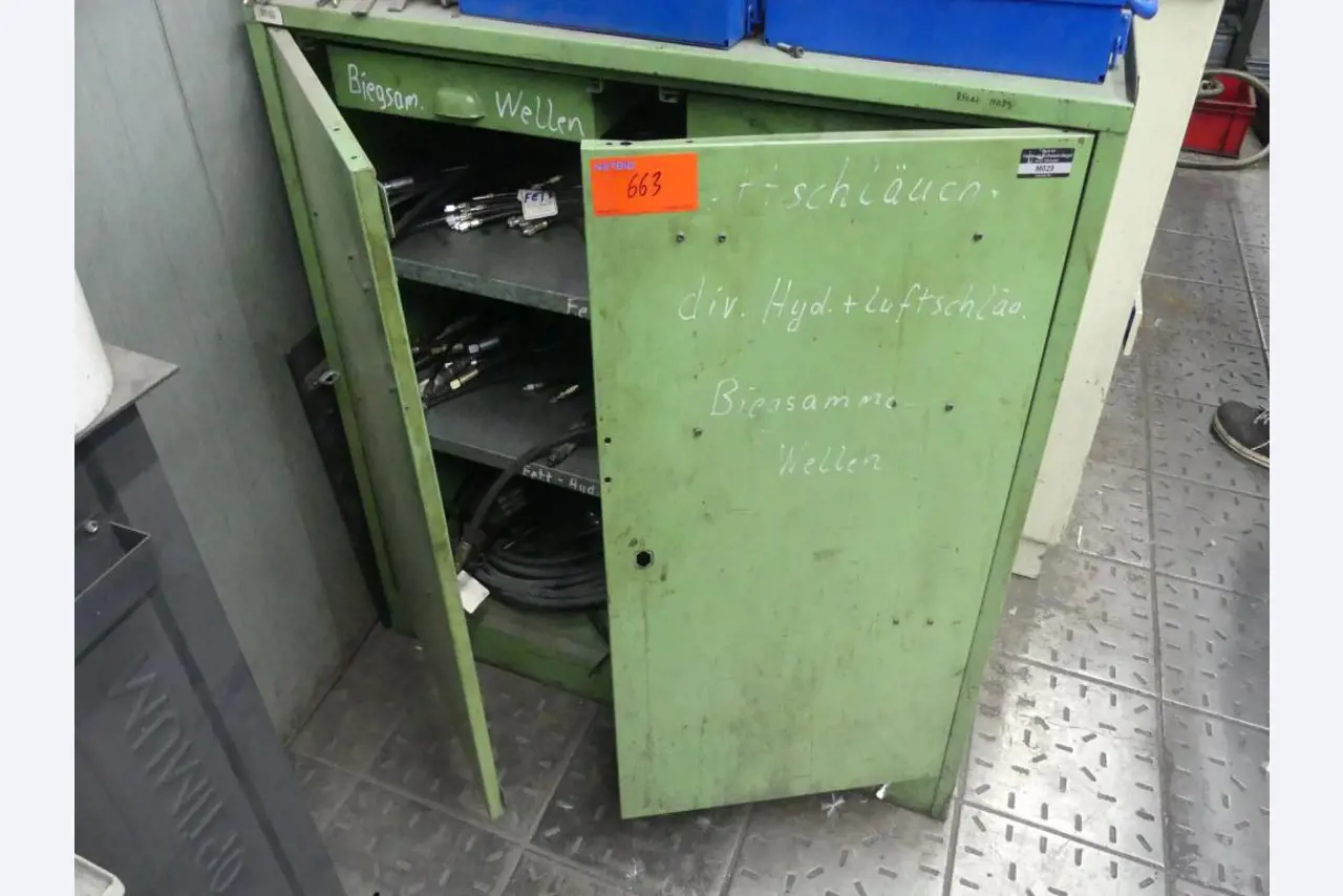 Maquinaria y accesorios de una antigua imprenta de huecograbado-1